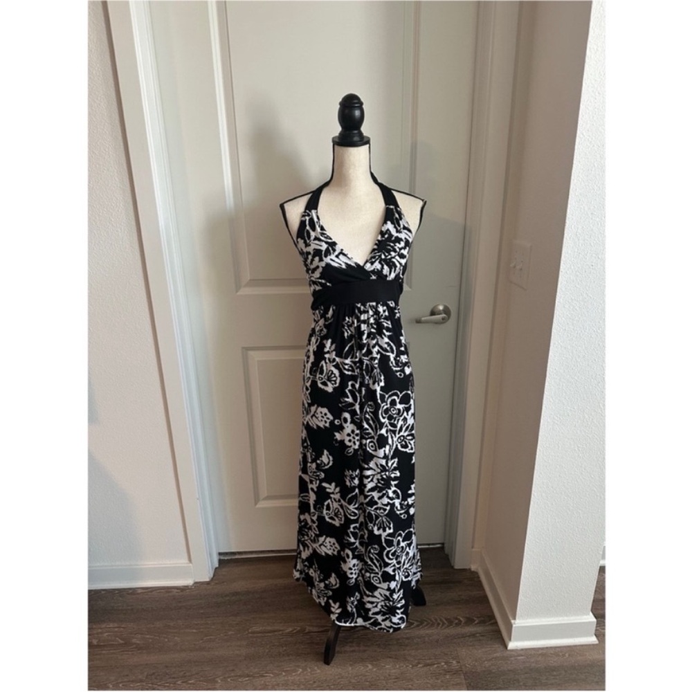Catch My I - Chic Black and White Floral Maxi Dress